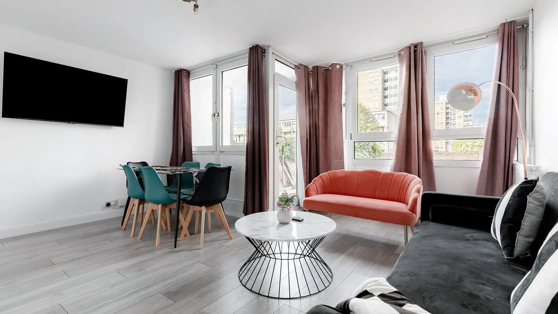 3Br Off A13 , Sleeps 6, 2Mins To Langdon Dlr,Free Parking Apartment London