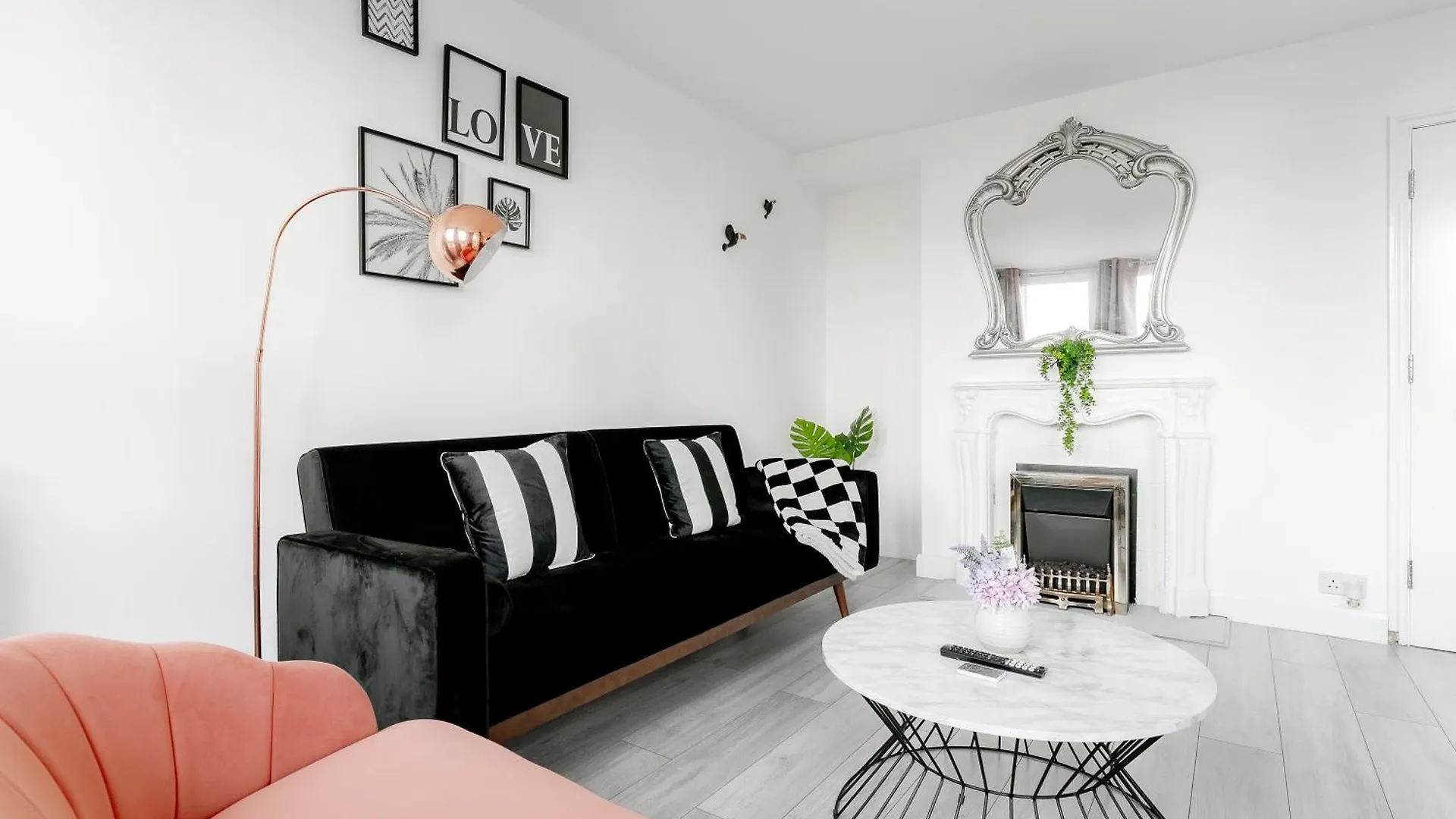 3Br Off A13 , Sleeps 6, 2Mins To Langdon Dlr,Free Parking Apartment London