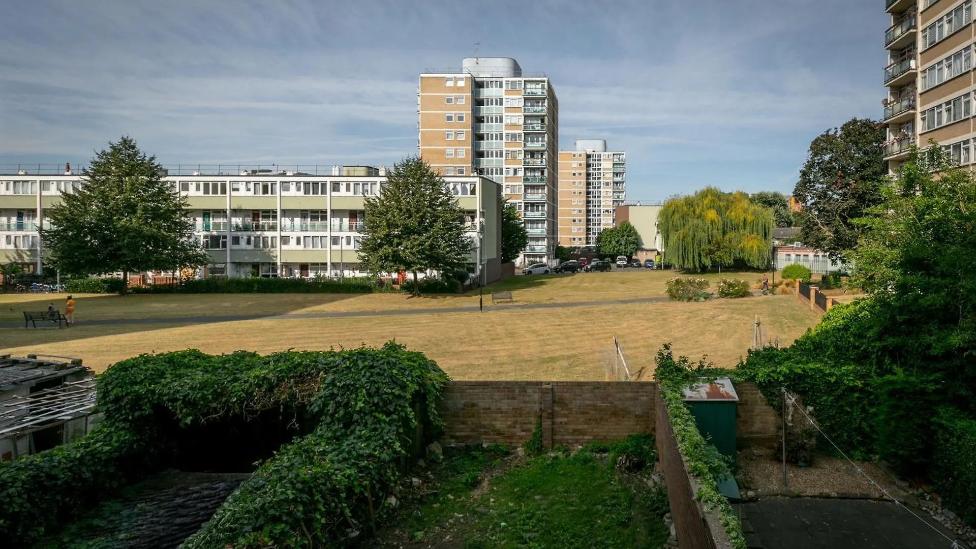 3Br Off A13 , Sleeps 6, 2Mins To Langdon Dlr,Free Parking Apartment London