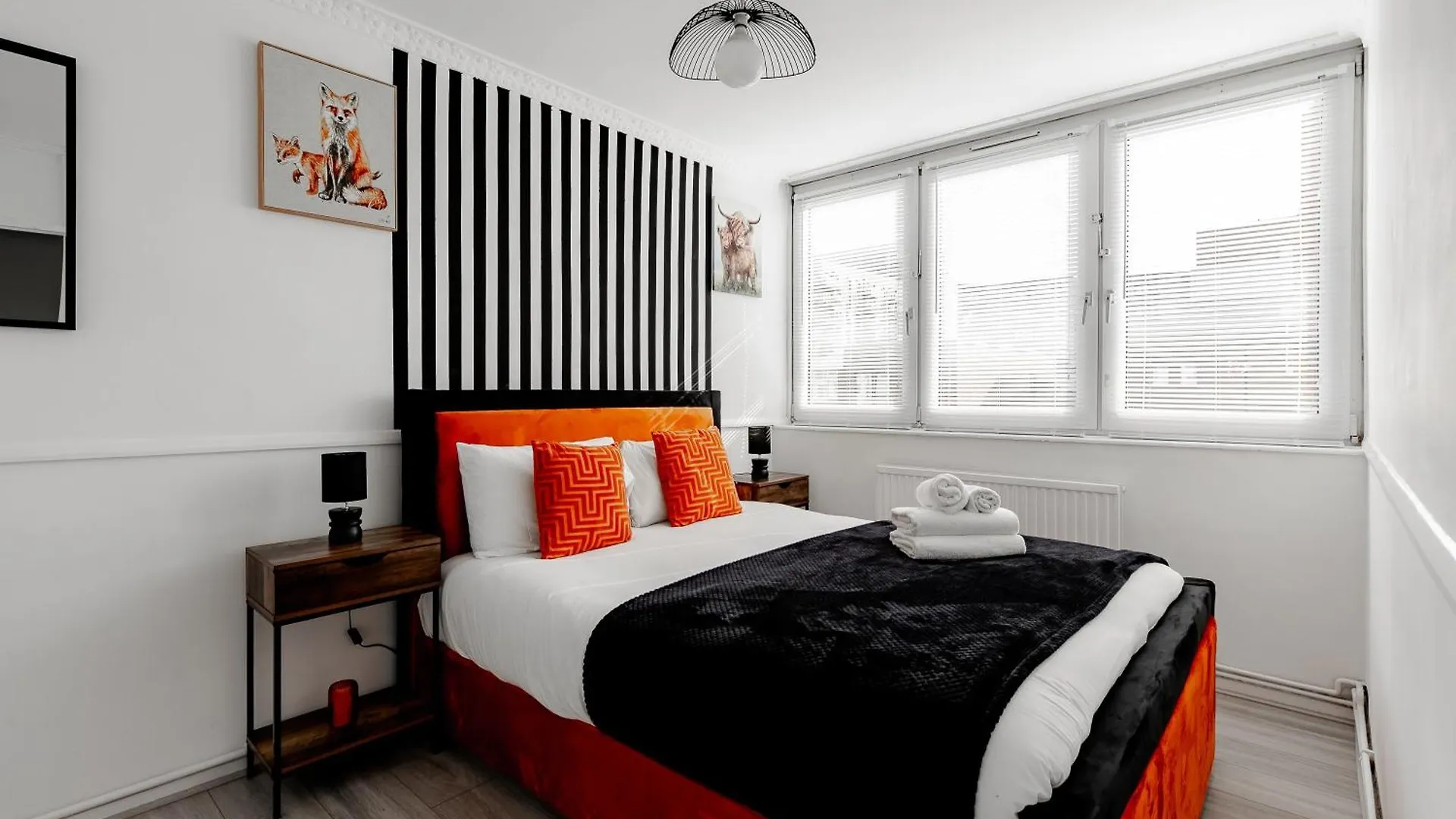 ロンドン3Br Off A13 , Sleeps 6, 2Mins To Langdon Dlr,Free Parkingアパートメント イギリス