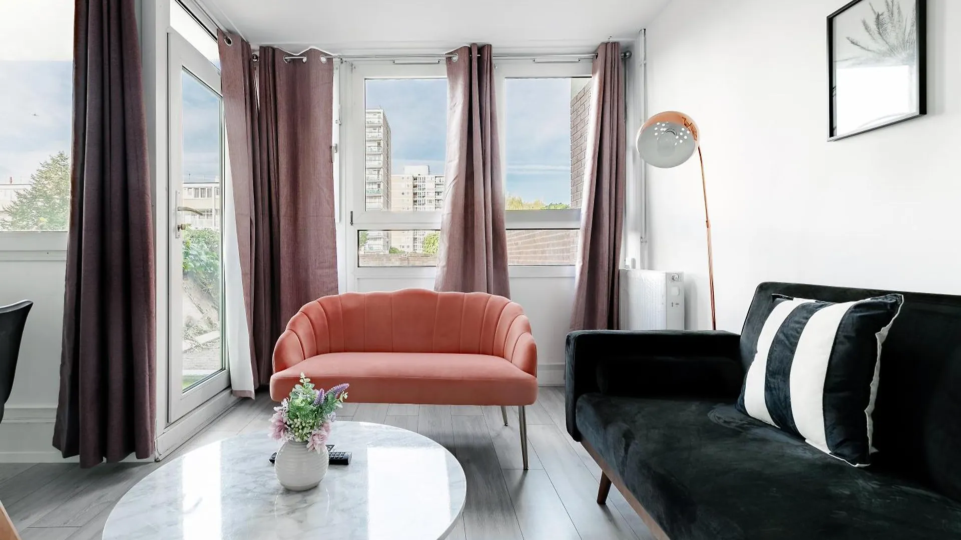 3Br Off A13 , Sleeps 6, 2Mins To Langdon Dlr,Free Parking Apartment London