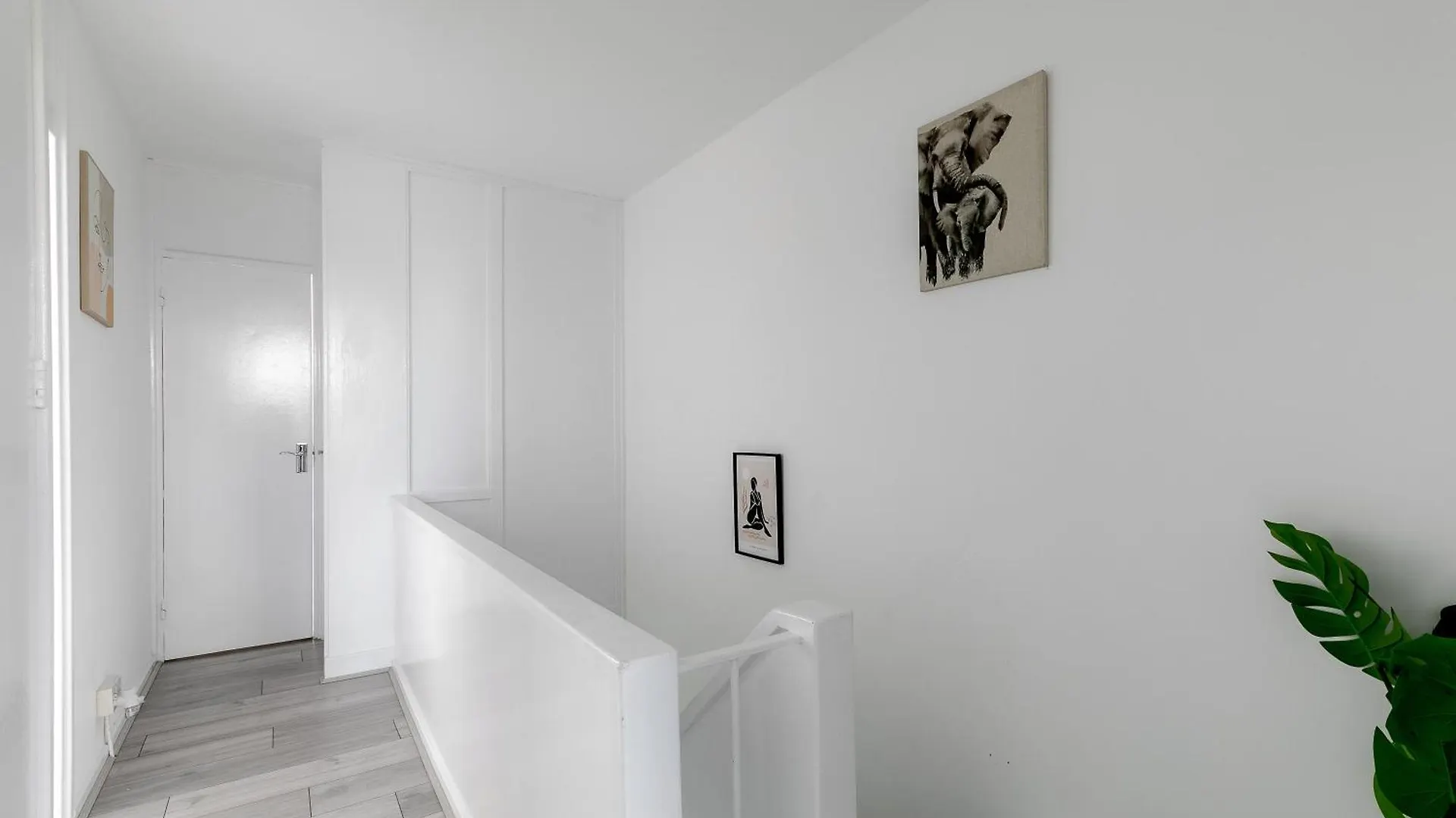 3Br Off A13 , Sleeps 6, 2Mins To Langdon Dlr,Free Parking Apartment London 0*,  United Kingdom